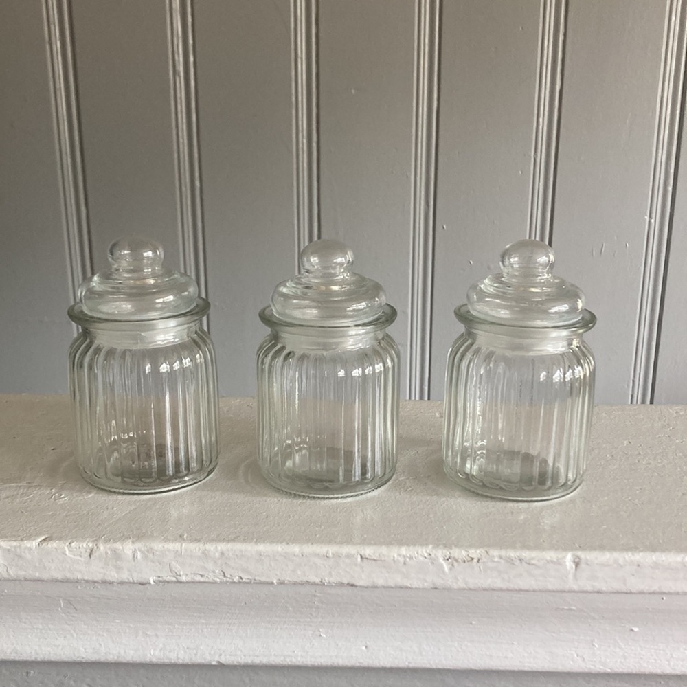 NWT- Set of 3 Clear Rib Textured Glass Storage Jars w/ Tight Sealing Knob Lids